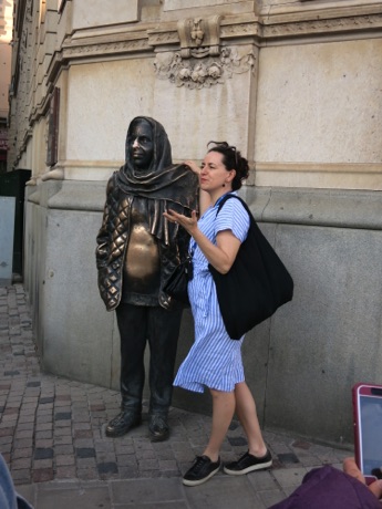our tour leader with the heated statue of actress Margaret Krook